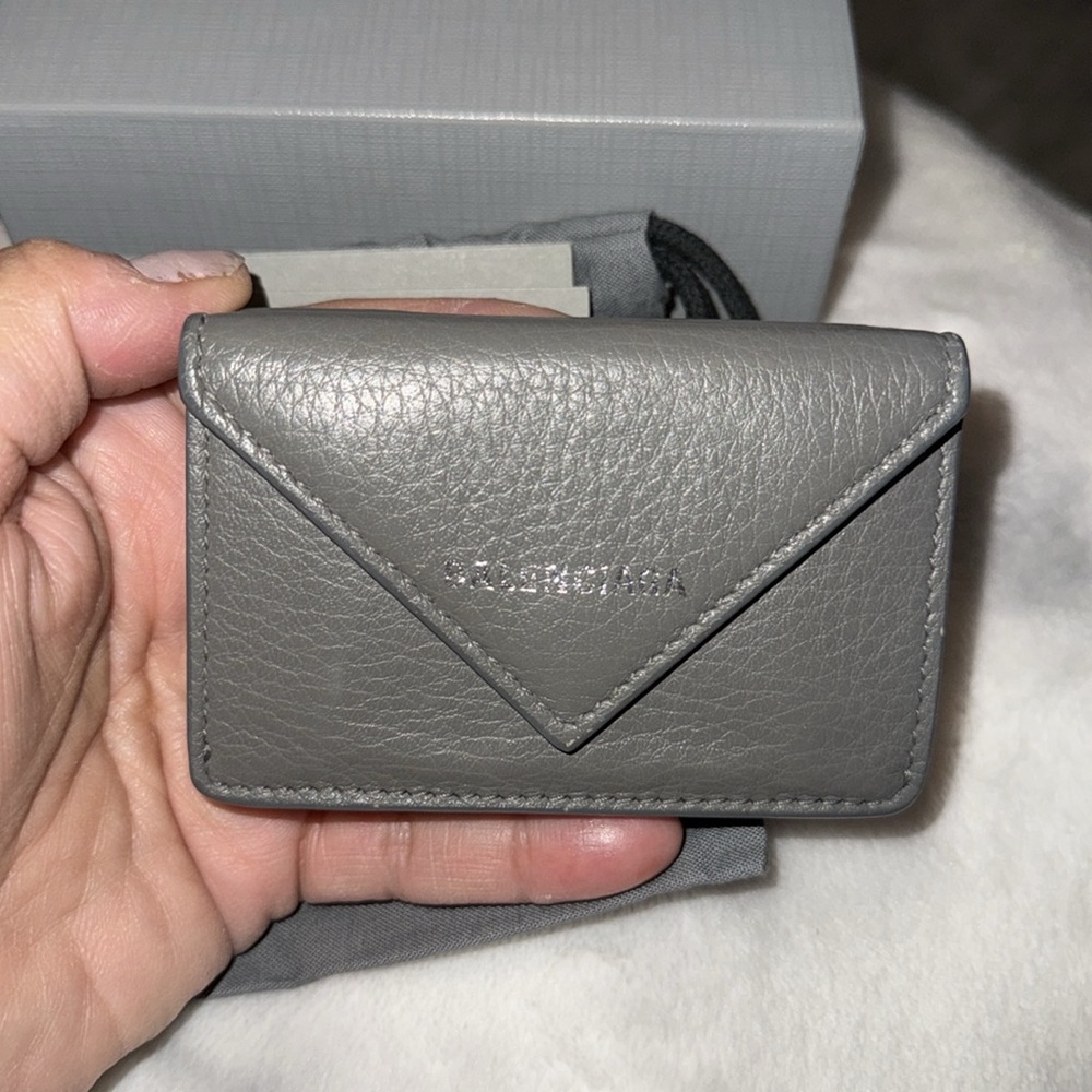 Preloved Balenciaga Papier grey leather wallet great condition 2.75”X 3.75” - Picture 12 of 12